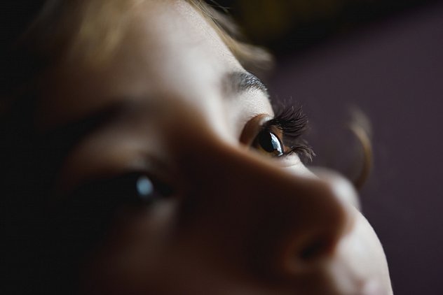 How does winking impacts the brain