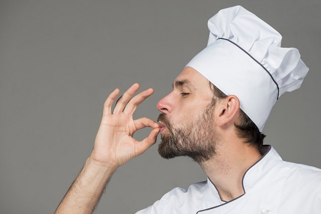 Senses and nonsenses: how information leads our tastes